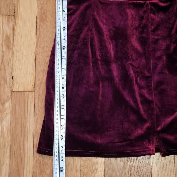 Lulu's NWT Burgundy Velvet Off-the-Shoulder Mini Dress, Sz S - Picture 7 of 13